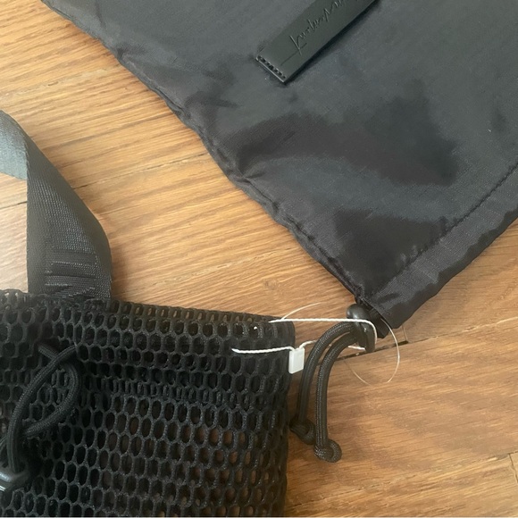 Free People Movement Mini Mesh Sling Bag black - Picture 3 of 7